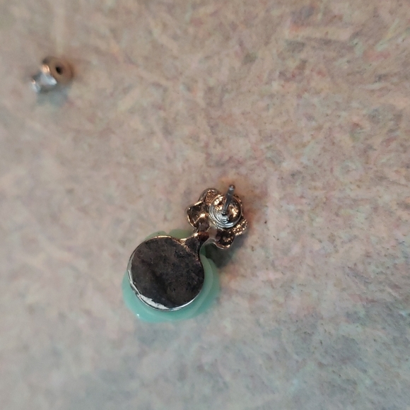 Mint color flower earrings - Picture 4 of 4